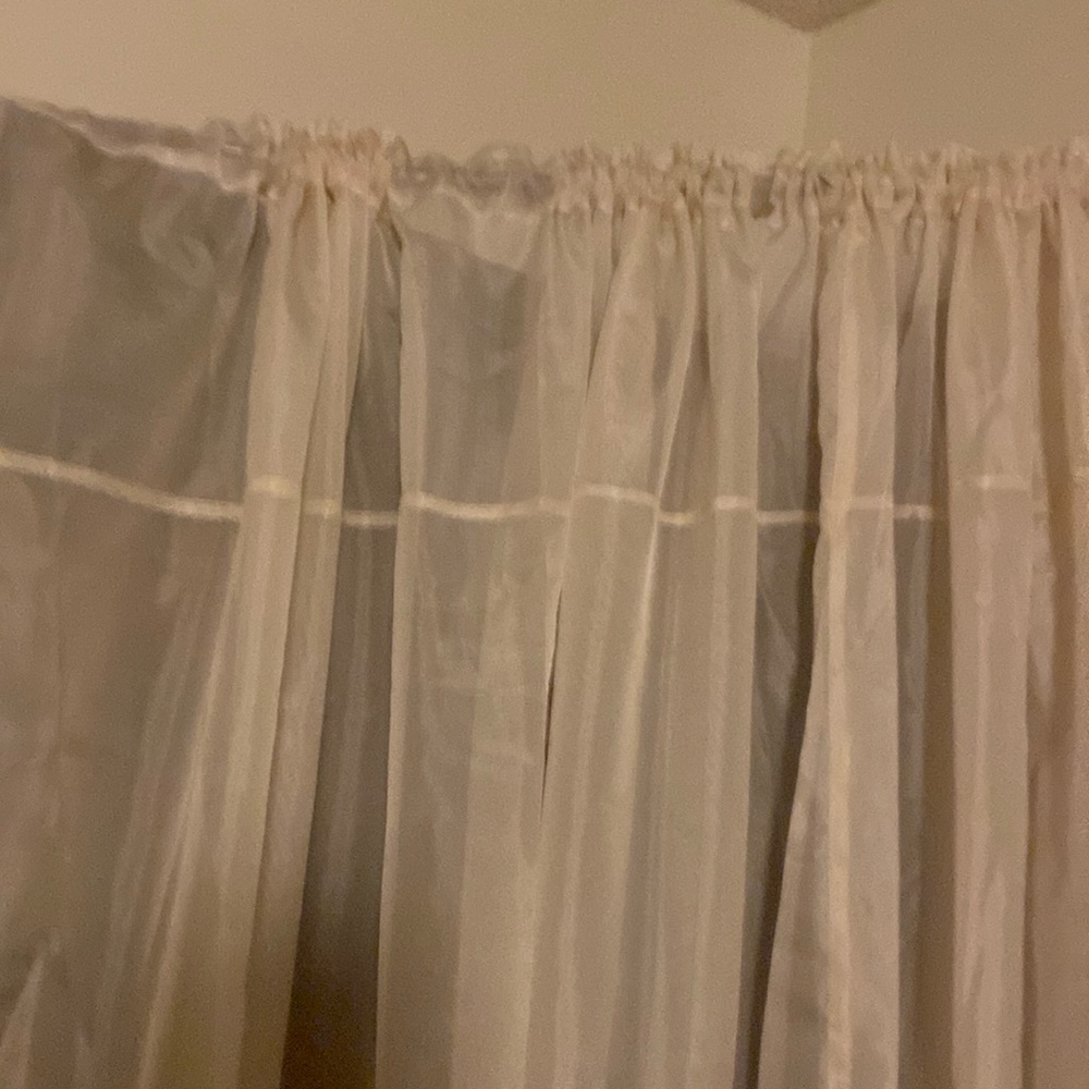 1 panel sheer cream 116”x 77”